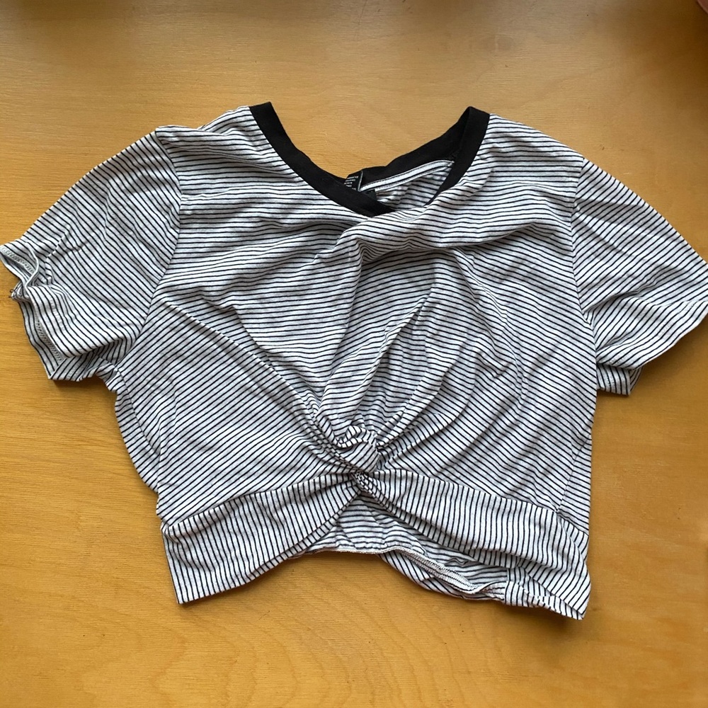 Forever 21 Cropped Shirt